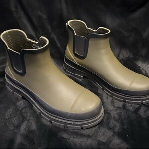 Chooka Waterproof Chelsea Rain Boots – Women’s 10 – Like New